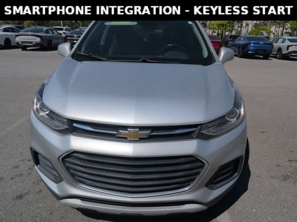 Used 2020 Chevrolet Trax LT w/ LT Convenience Package FWD image 2