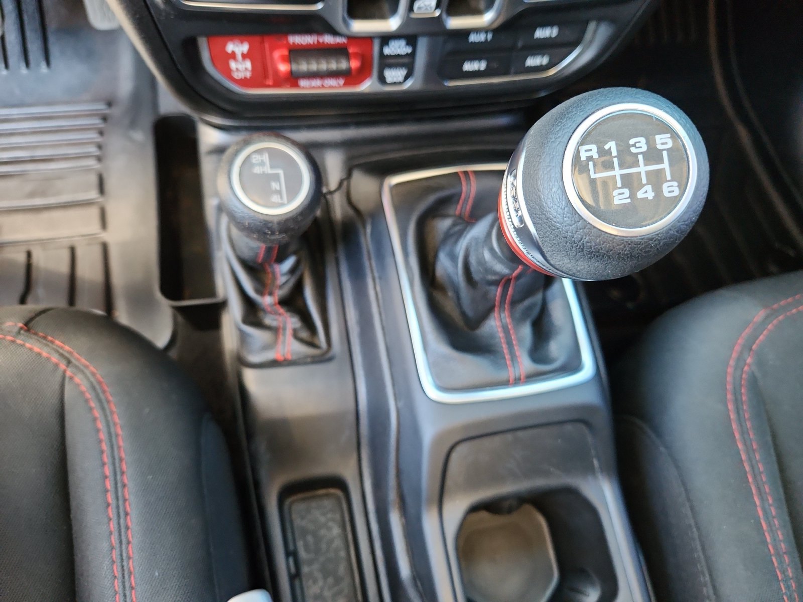 Used 2021 Jeep Wrangler Unlimited Rubicon w/ Cold Weather Group AWD/4WD image 22