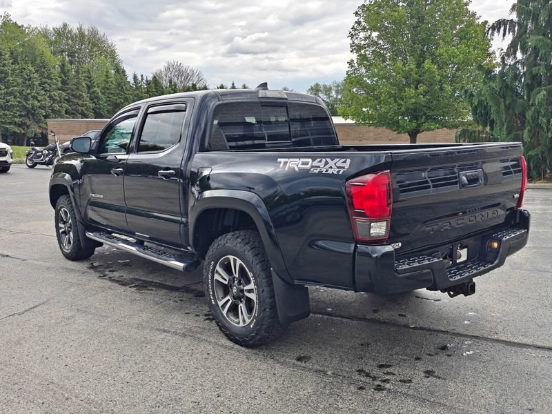Used 2019 Toyota Tacoma TRD Sport AWD/4WD image 10