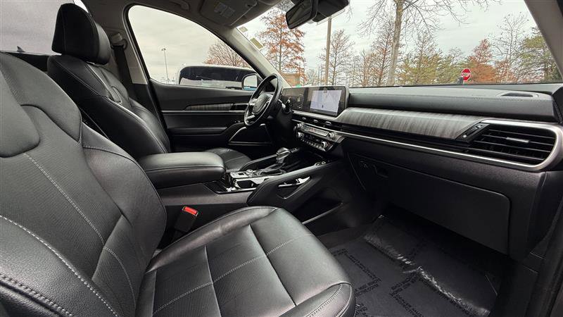 Used 2024 Kia Telluride EX w/ EX Captain's Chair Package image 33