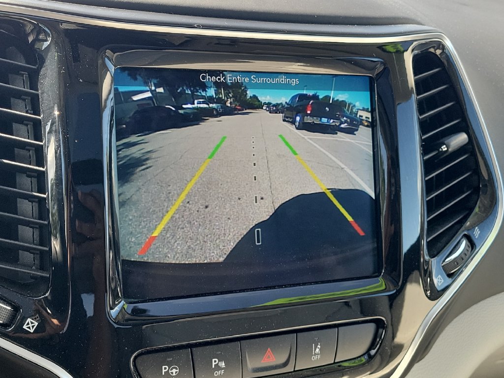 Used 2019 Jeep Cherokee Overland w/ Technology Group AWD/4WD image 22