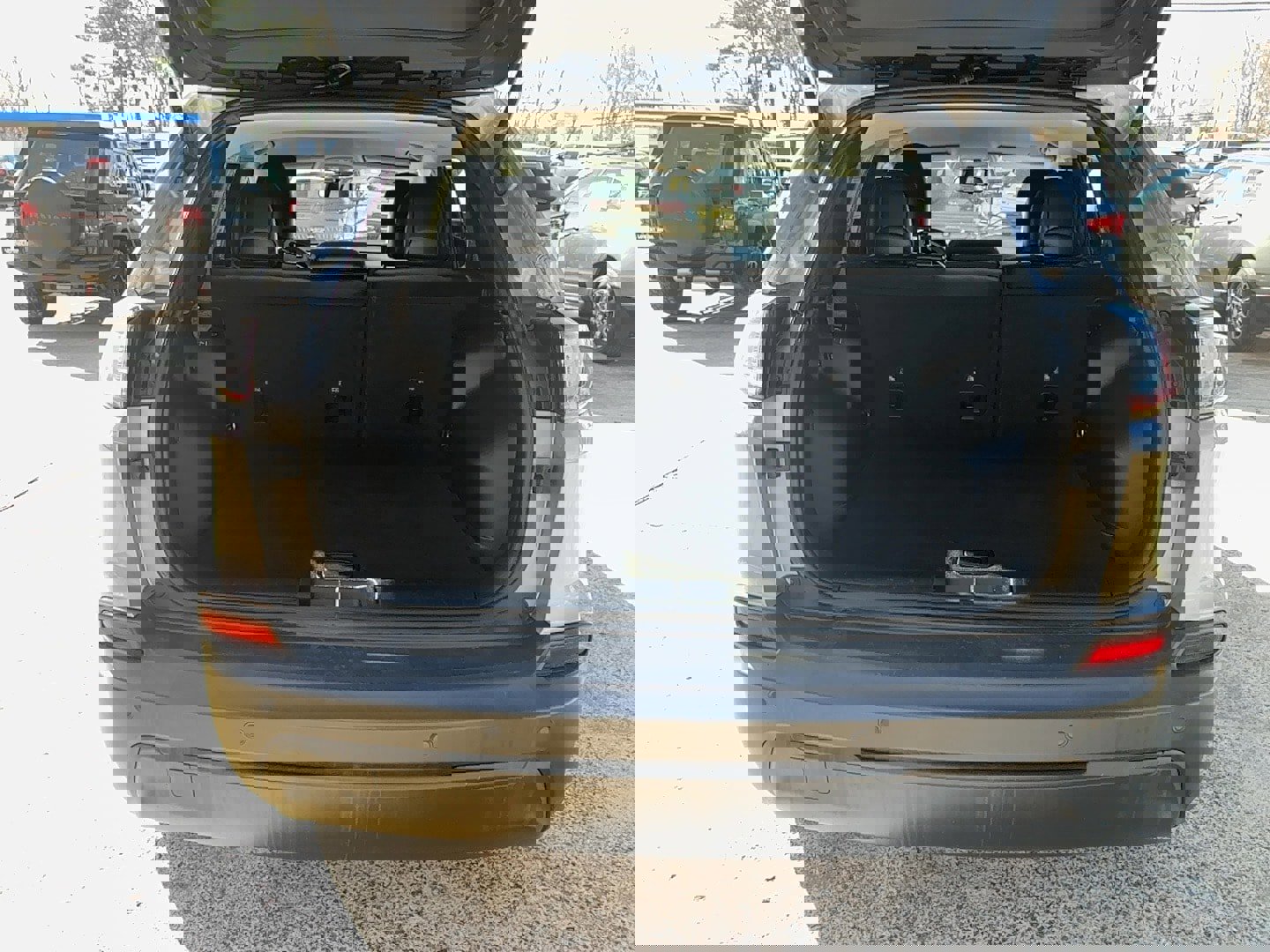 Used 2020 Jeep Cherokee Latitude Plus image 9