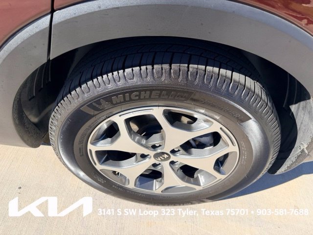 Certified 2021 Kia Telluride EX w/ Towing Package AWD/4WD image 8