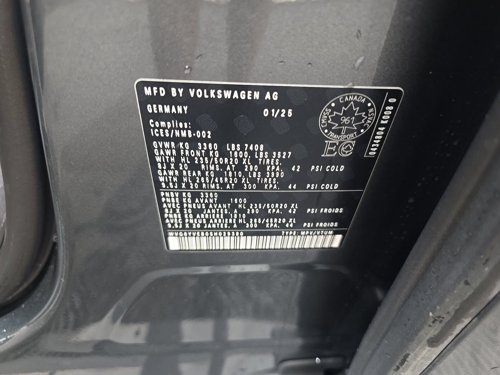Used 2025 Volkswagen ID. Buzz 1st Edition AWD/4WD image 21