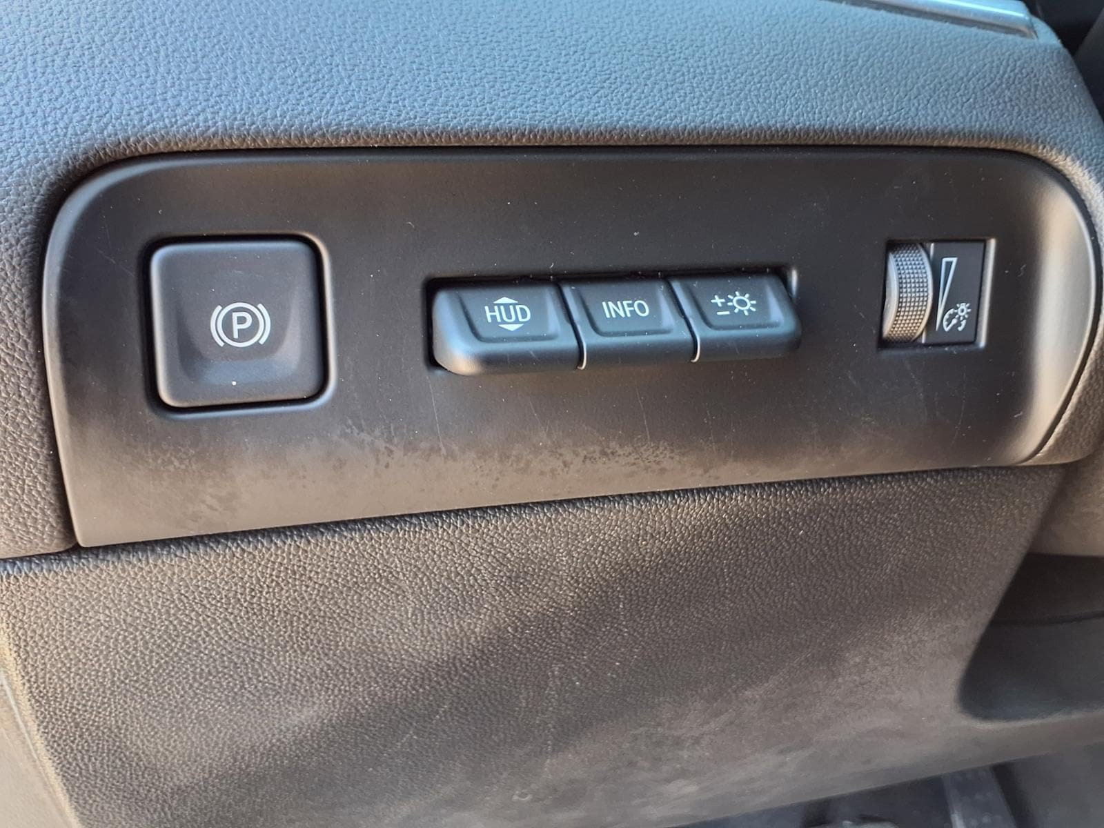 Used 2023 Buick Enclave Avenir w/ Avenir Technology Package AWD/4WD image 31