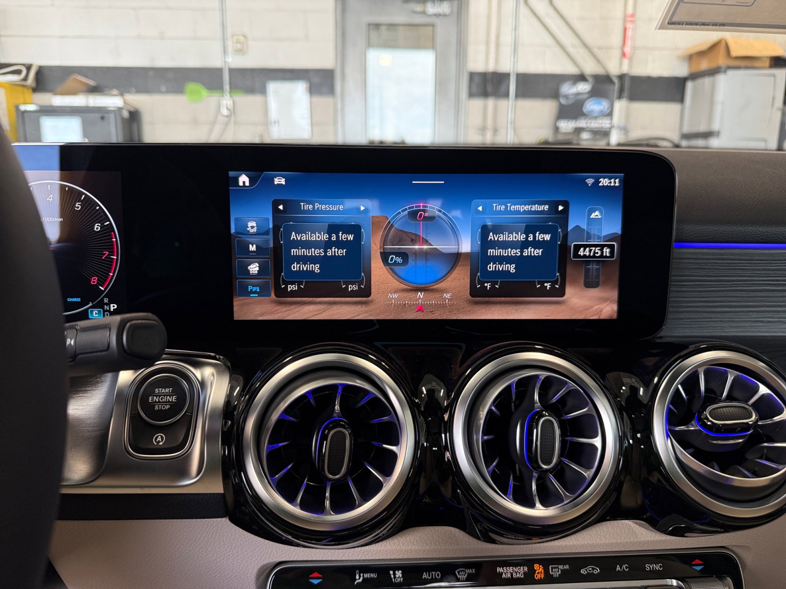 Used 2026 Mercedes-Benz GLB 250 4MATIC image 28