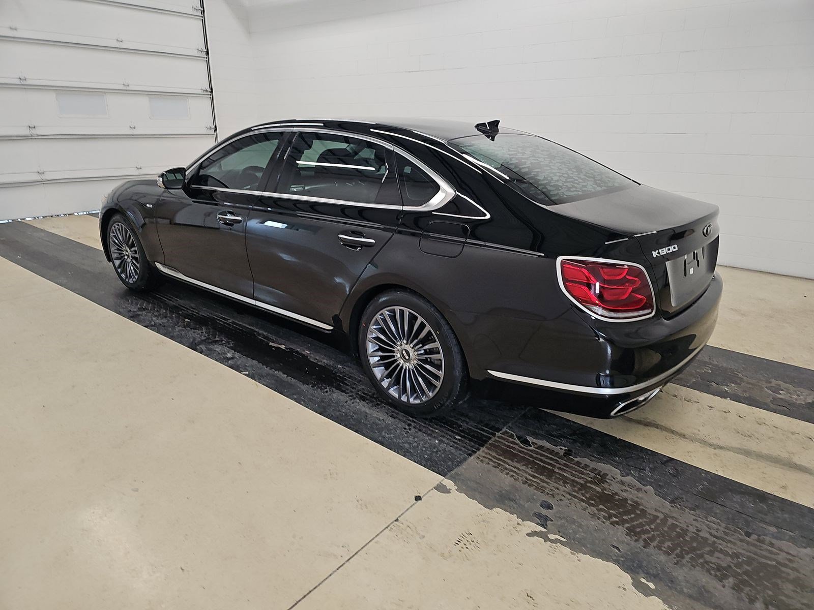 Used 2019 Kia K900 Luxury w/ VIP Package image 8