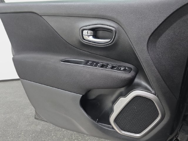 Used 2021 Jeep Renegade Latitude AWD/4WD image 25