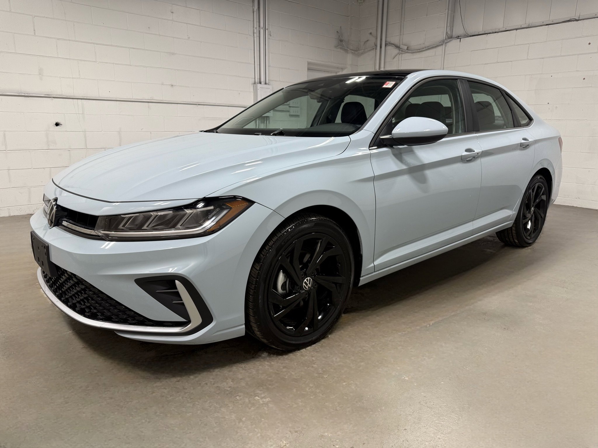 Used 2025 Volkswagen Jetta SE w/ Sunroof Package image 1