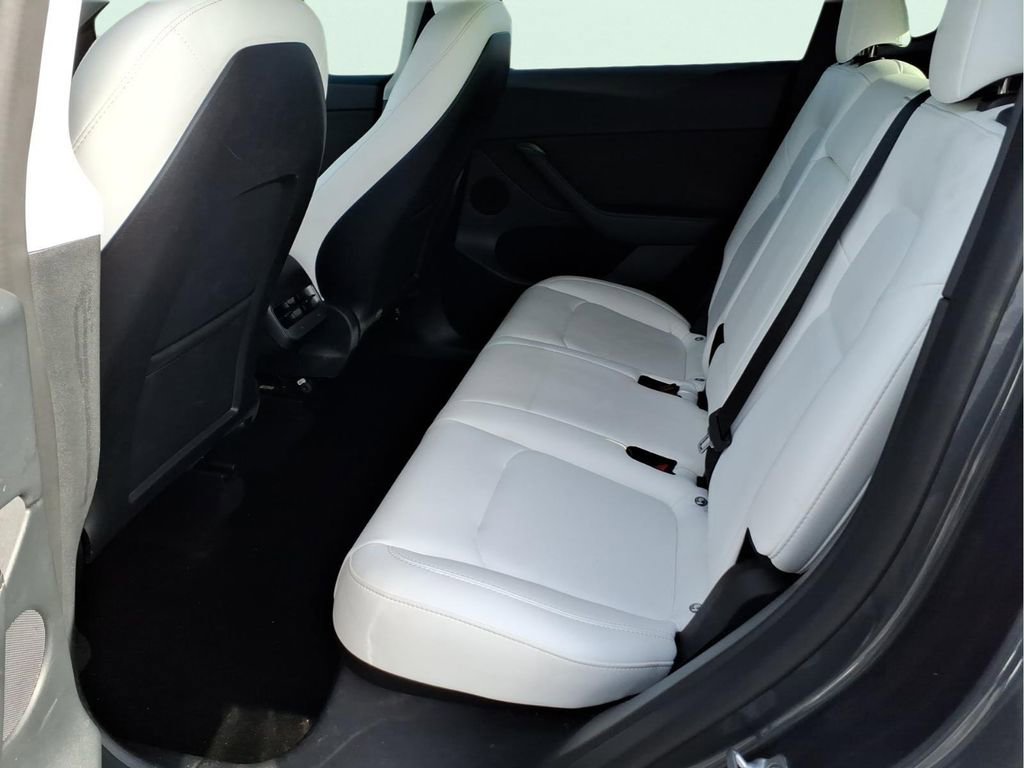 Used 2022 Tesla Model Y Performance image 13