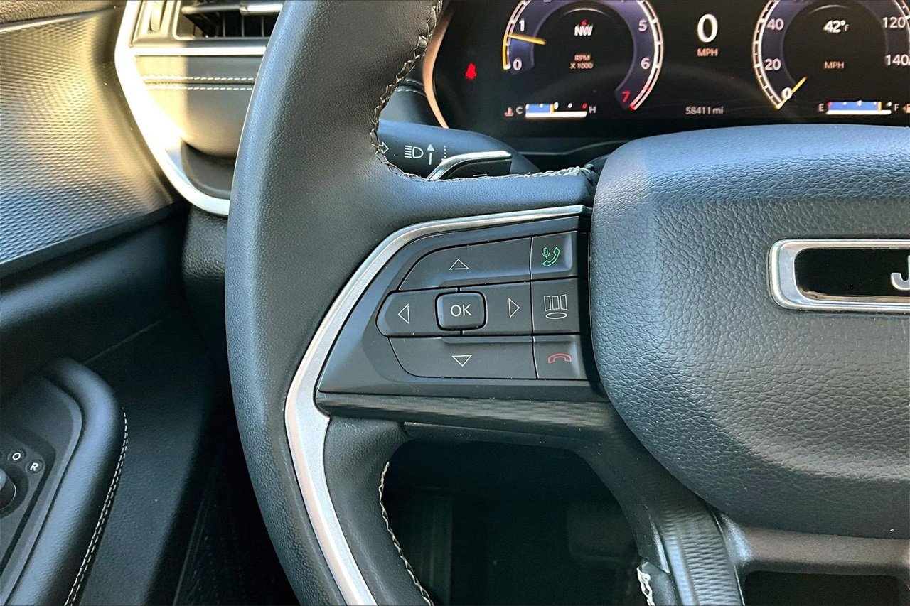 Used 2023 Jeep Grand Cherokee L Laredo image 27