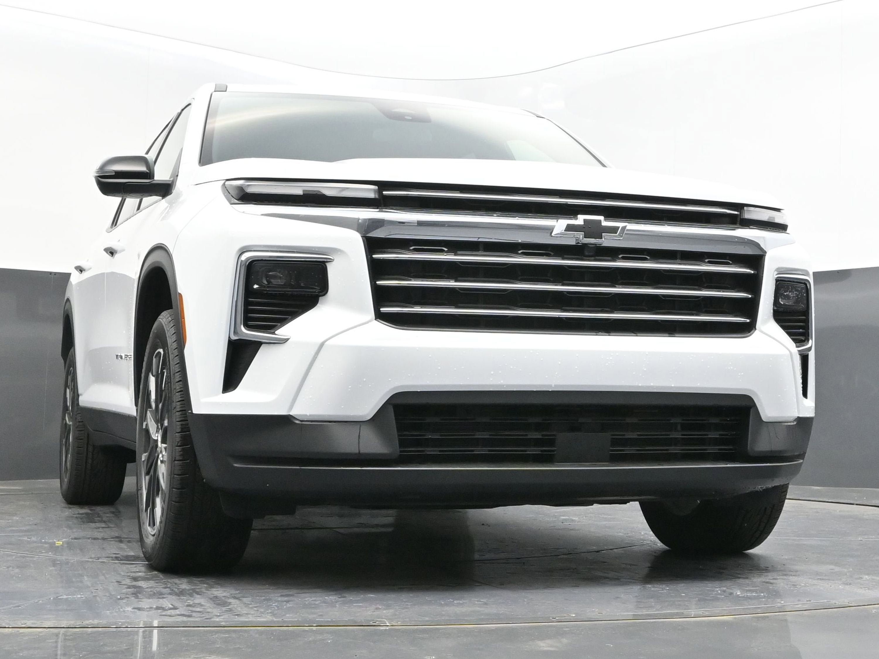 New 2026 Chevrolet Traverse LT w/ Sun and Wheel Package FWD image 34