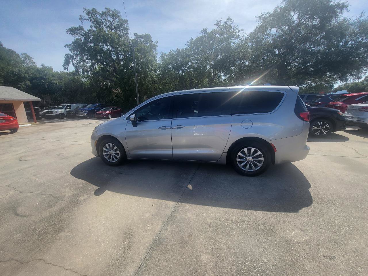 Used 2017 Chrysler Pacifica Touring w/ Tire & Wheel Group FWD image 51