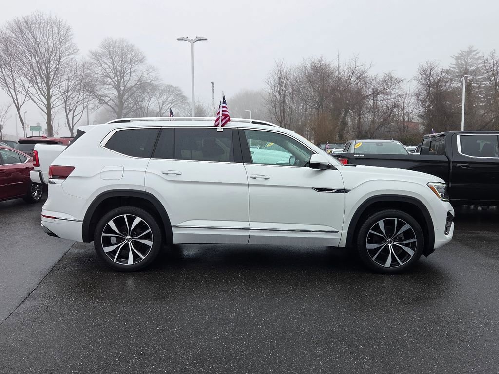 Used 2024 Volkswagen Atlas SEL Premium R-Line AWD/4WD image 3