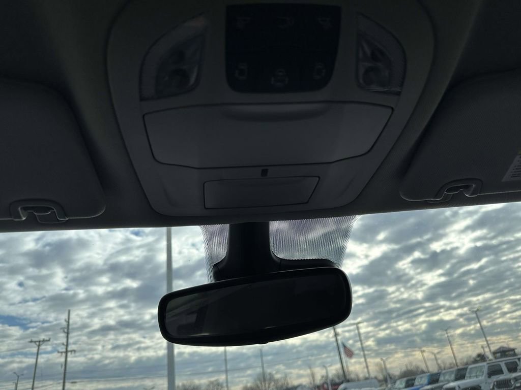 Used 2023 Chrysler Pacifica Touring-L image 29