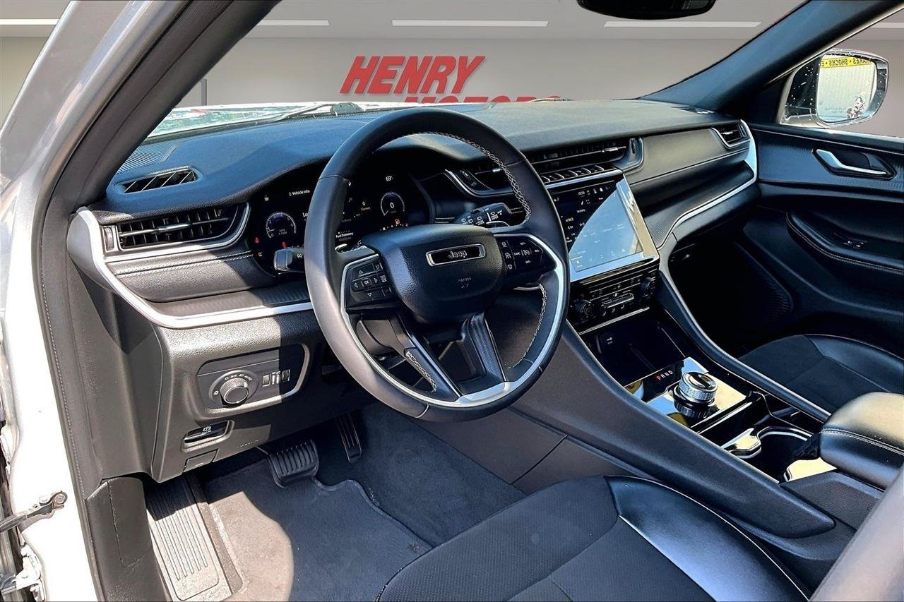 Used 2023 Jeep Grand Cherokee L Laredo AWD/4WD image 18