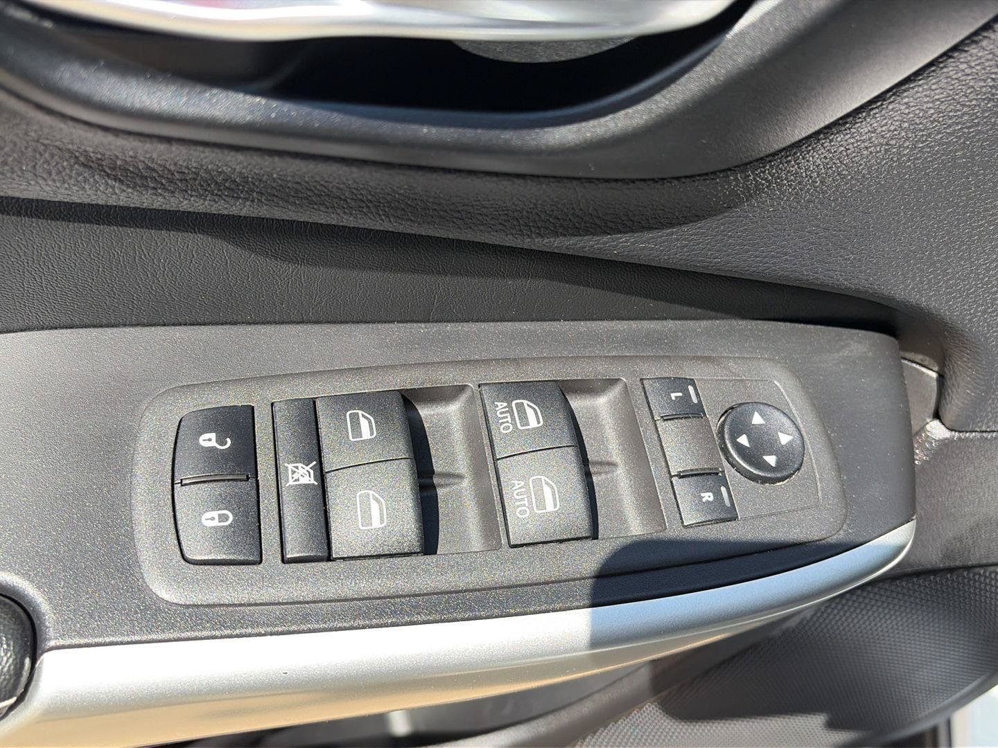 Used 2022 Jeep Cherokee Latitude AWD/4WD image 25