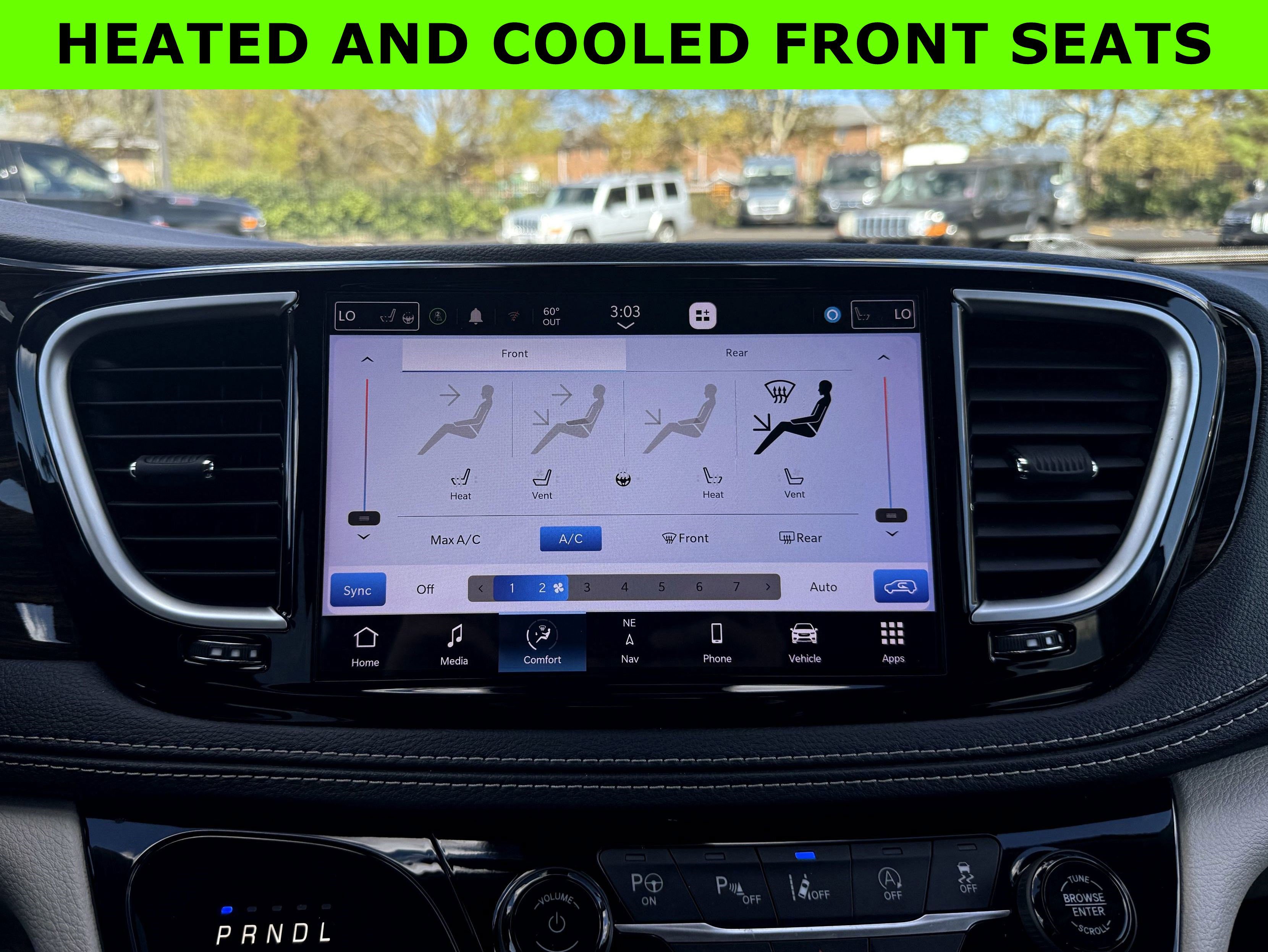 Used 2023 Chrysler Pacifica Limited w/ Uconnect Theater Family Group image 25