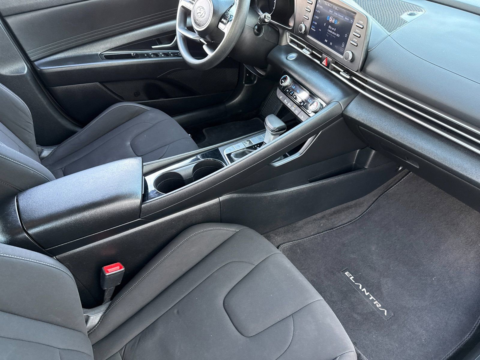 Used 2022 Hyundai Elantra Blue image 15