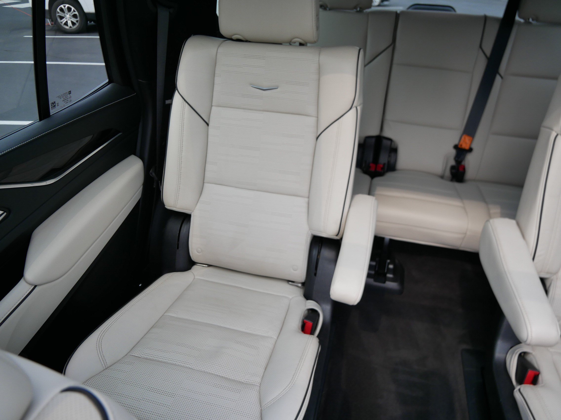Used 2022 Cadillac Escalade Sport w/ LPO, ONYX Package AWD/4WD image 13