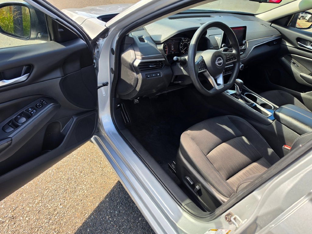 Used 2024 Nissan Altima 2.5 SV FWD image 19