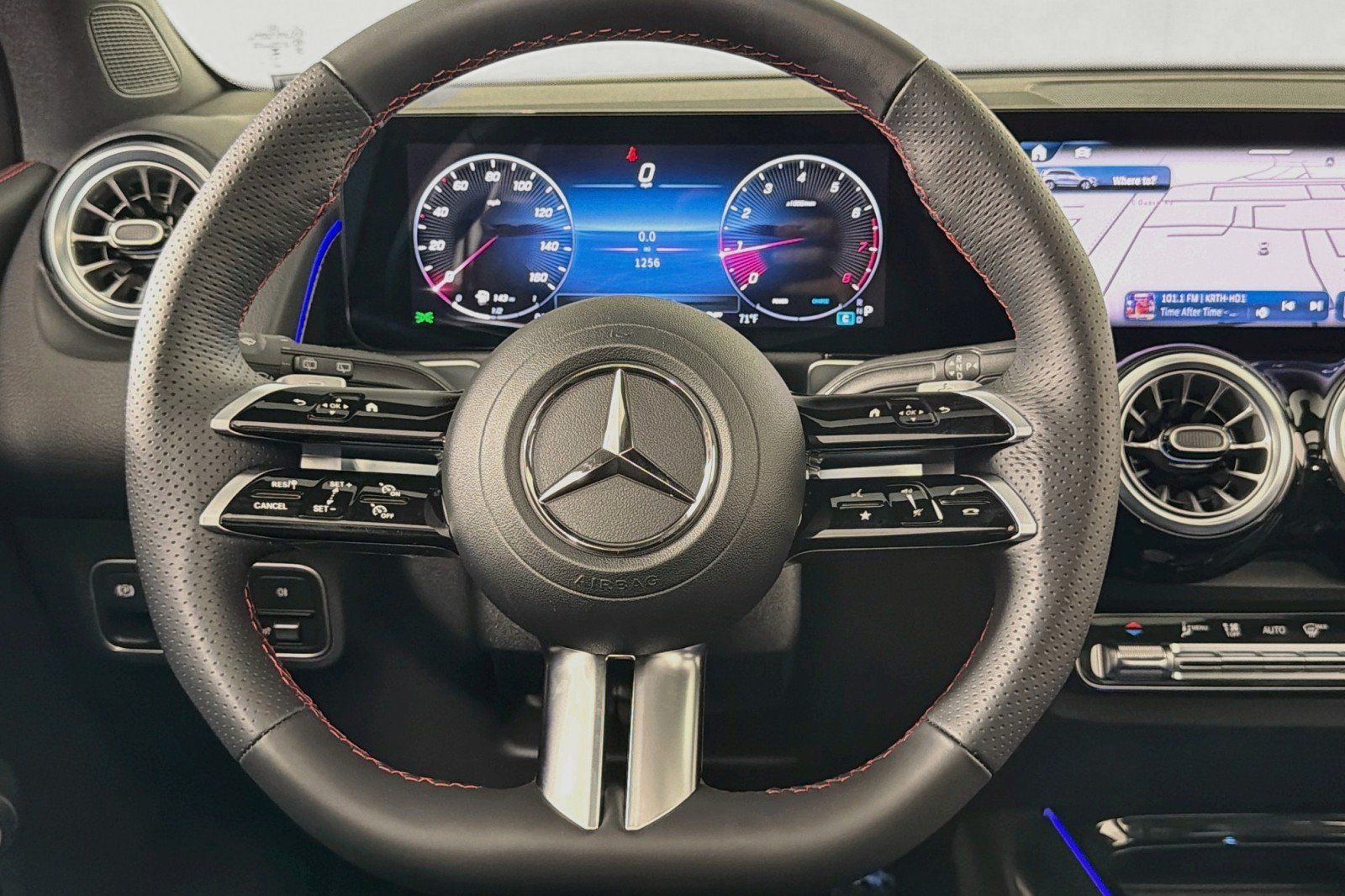 Used 2025 Mercedes-Benz GLB 250 image 17