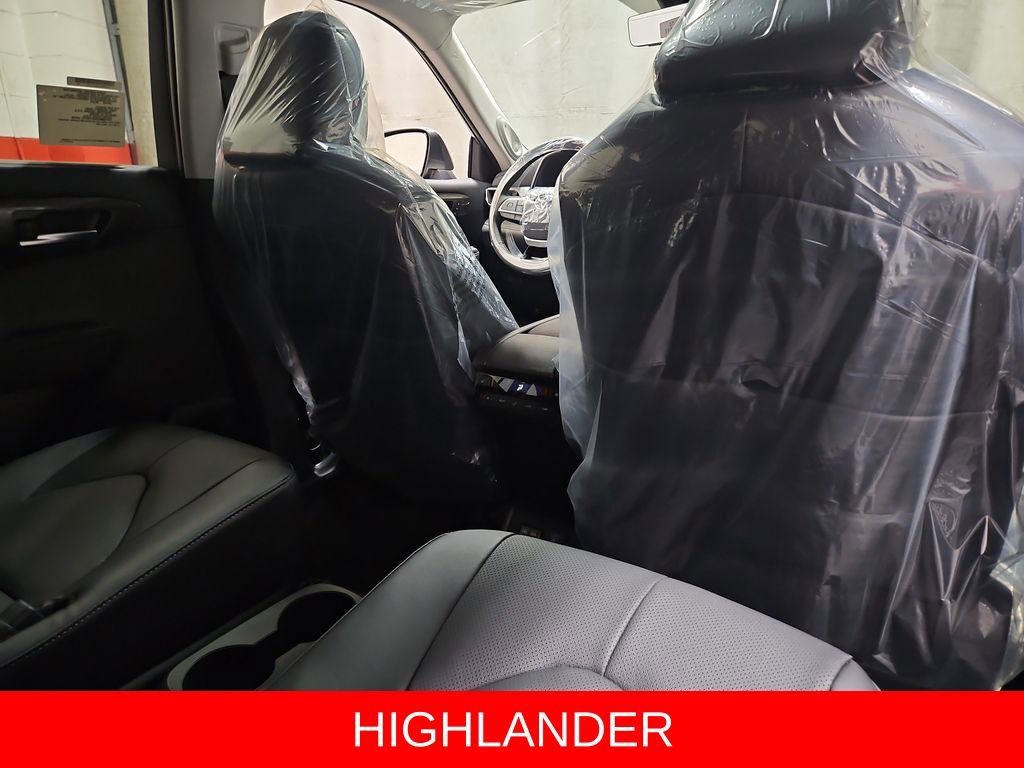 New 2026 Toyota Highlander Platinum image 27