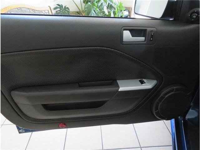 Used 2006 Ford Mustang GT RWD image 11