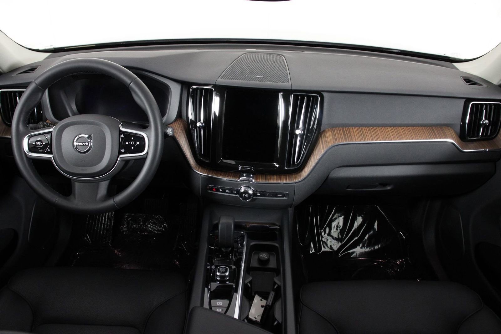 Certified 2023 Volvo XC60 T8 Plus AWD/4WD image 7