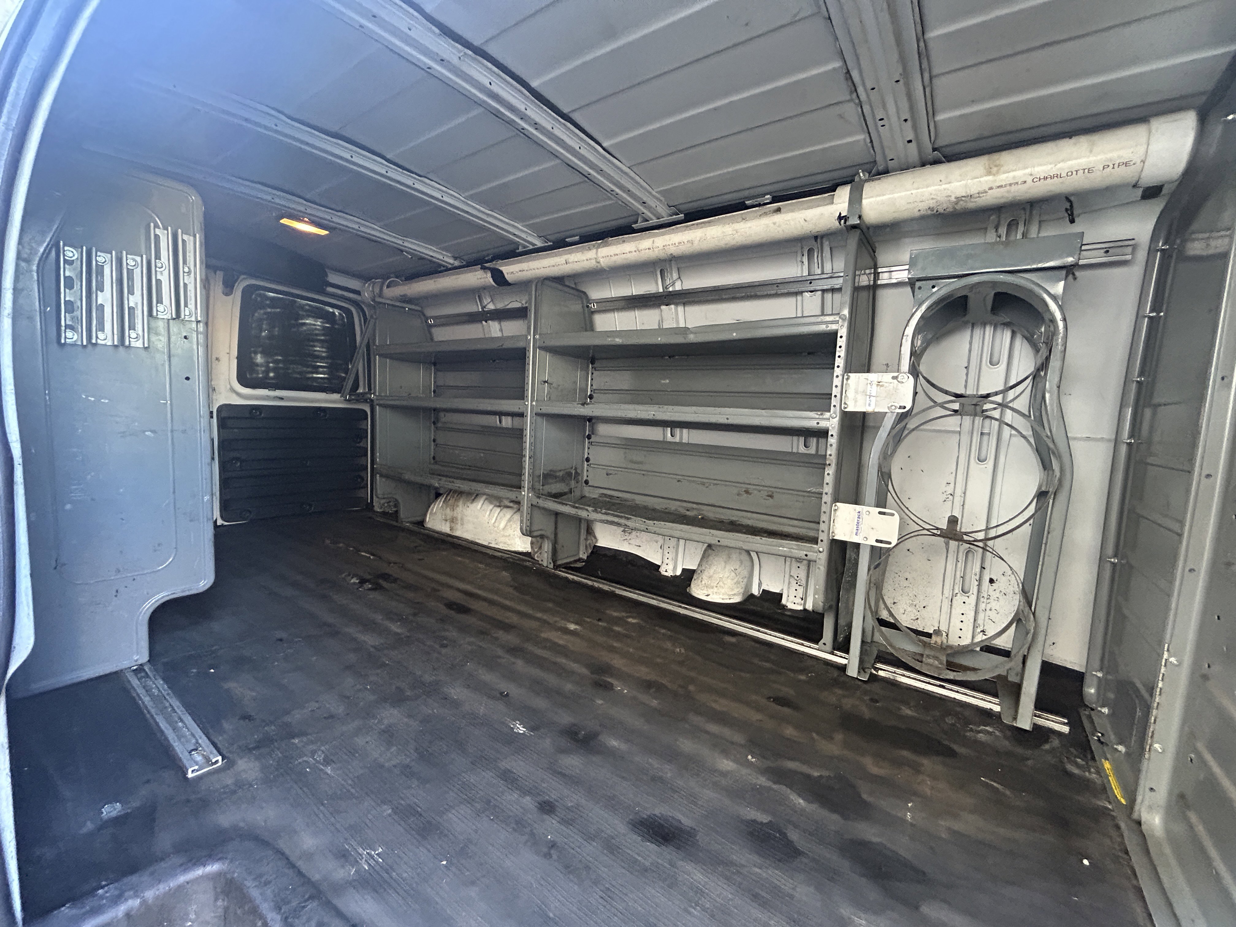 Used 2014 Chevrolet Express 2500 Extended image 23