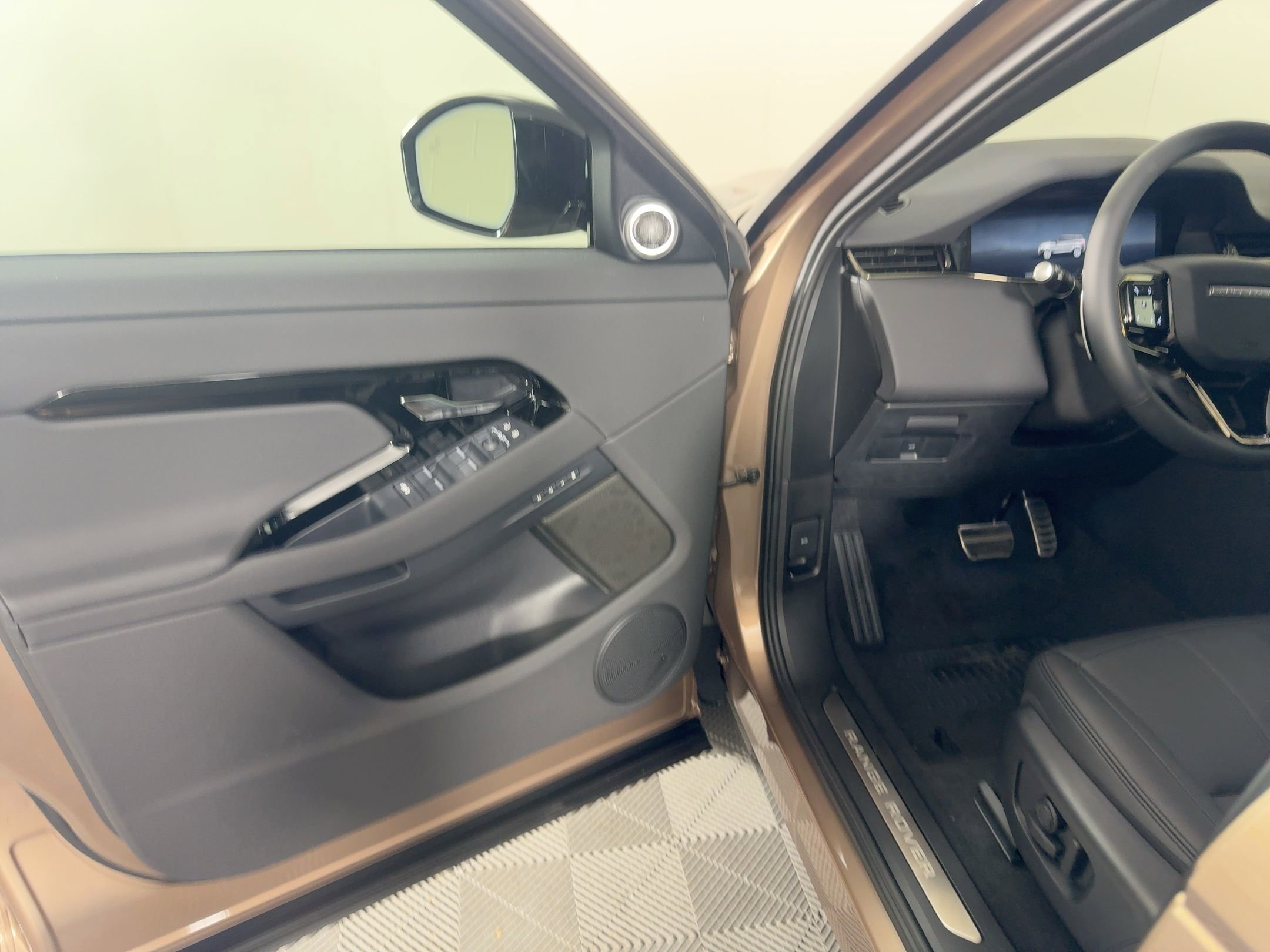 New 2026 Land Rover Range Rover Evoque Dynamic SE AWD/4WD image 19