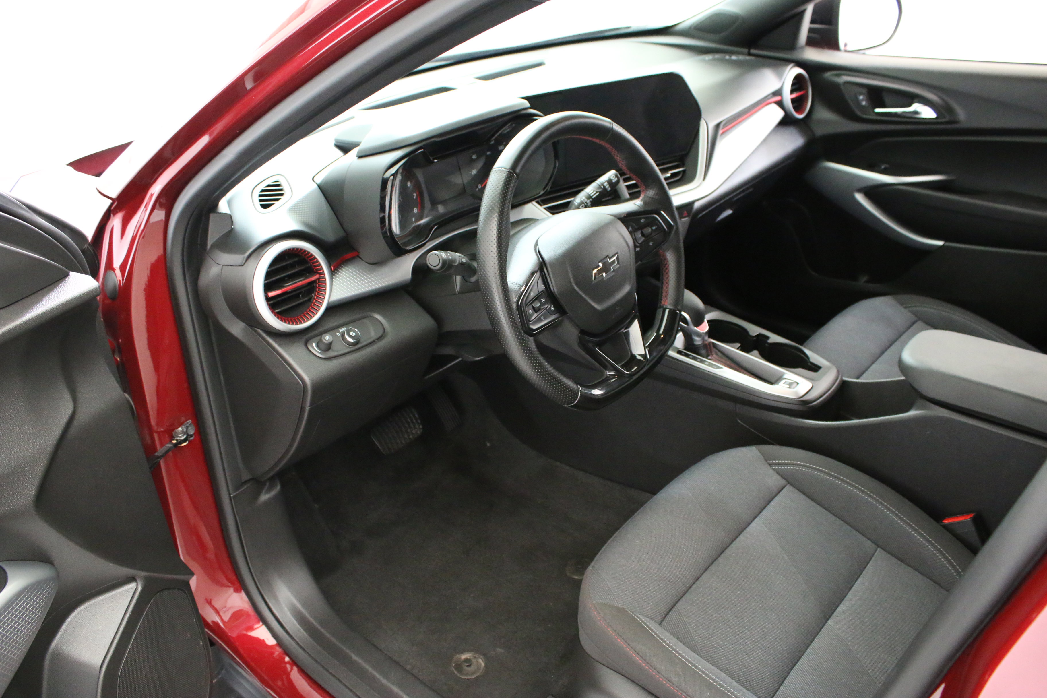Certified 2024 Chevrolet Trax RS w/ Driver Confidence Package FWD image 24
