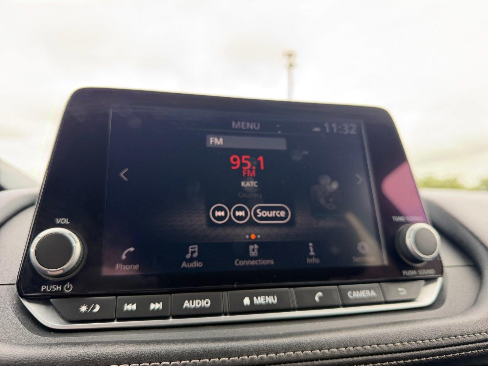 Used 2025 Nissan Rogue SV AWD/4WD image 18