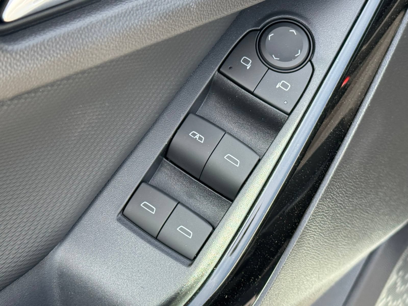 New 2027 Chevrolet Equinox LT FWD image 12