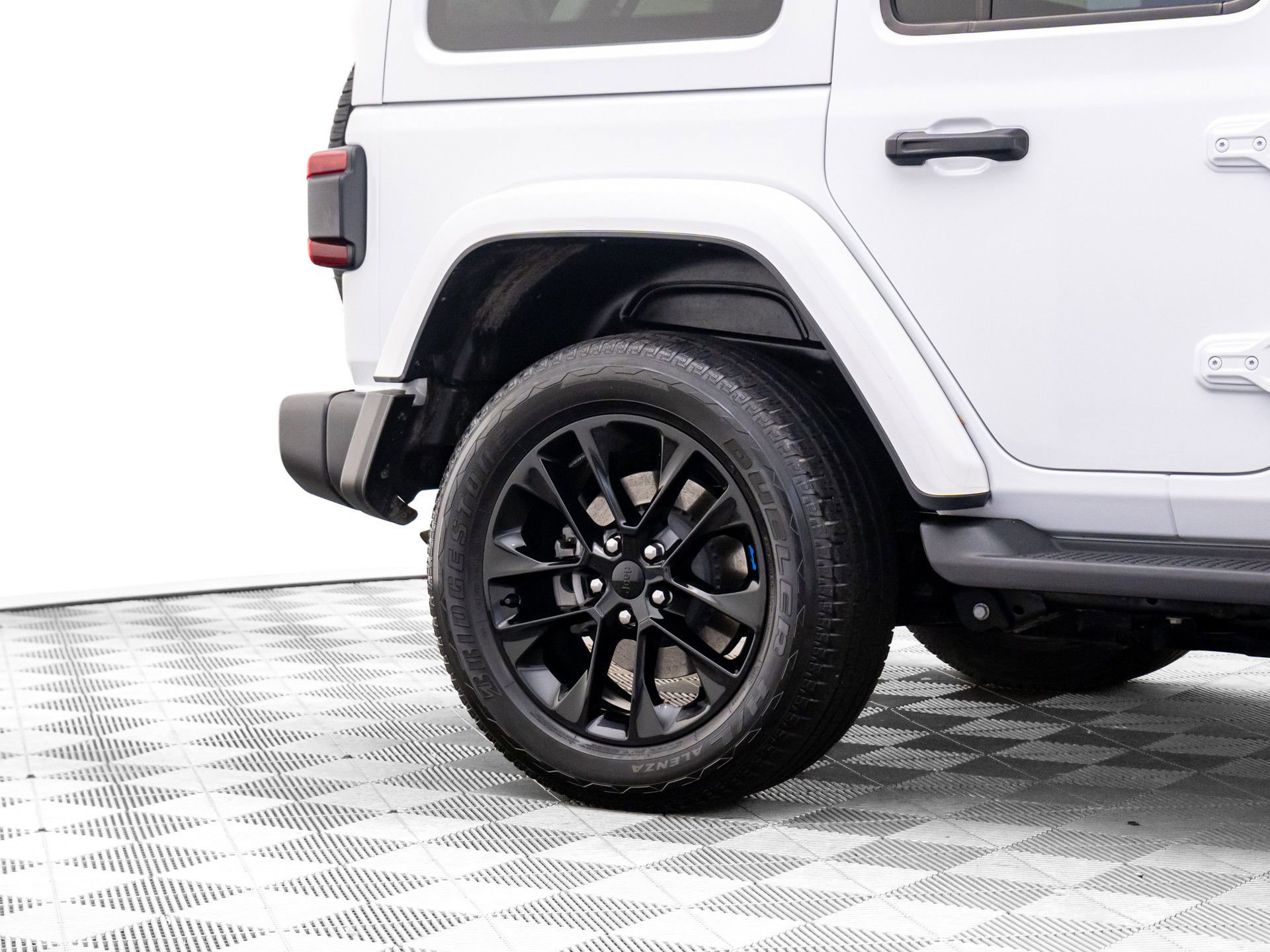 Used 2023 Jeep Wrangler Unlimited Sahara w/ Cold Weather Group image 34