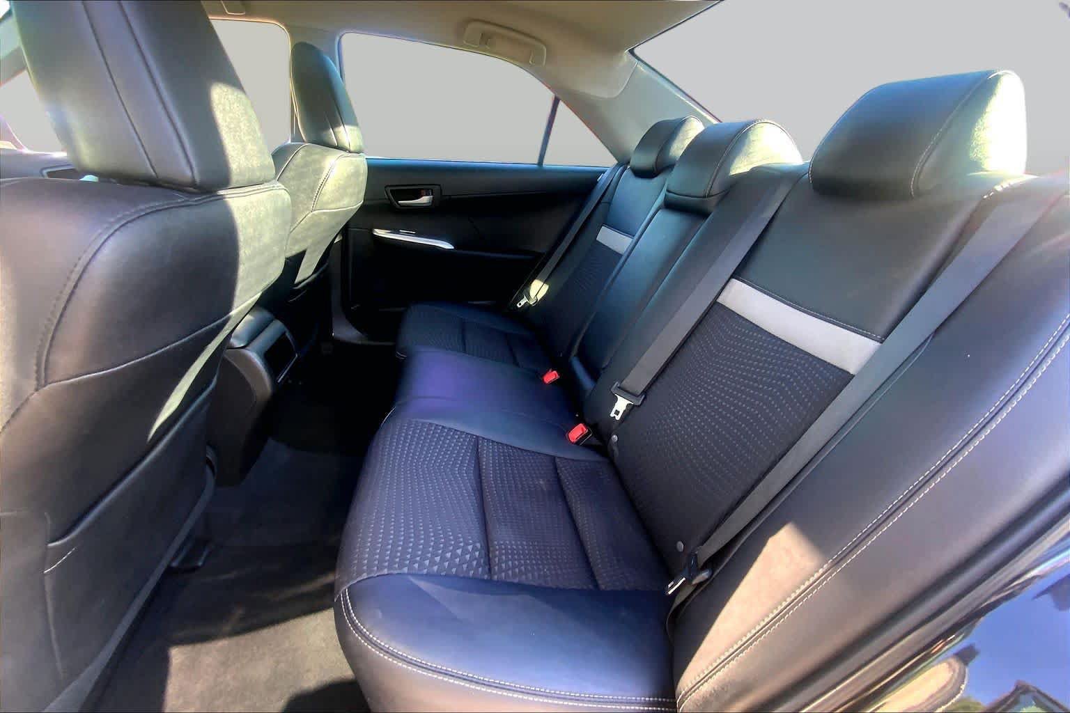 Used 2013 Toyota Camry SE FWD image 18