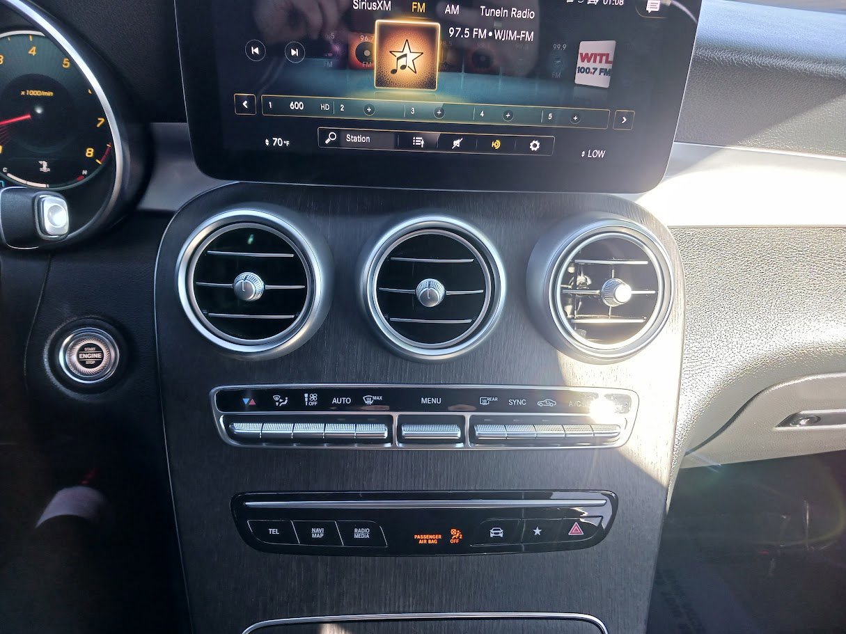 Used 2021 Mercedes-Benz GLC 300 4MATIC image 40