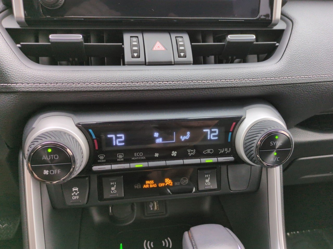 Used 2025 Toyota RAV4 XLE Premium w/ Weather Package AWD/4WD image 21