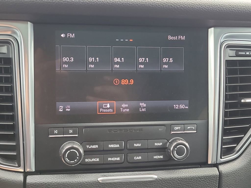 Used 2018 Porsche Macan image 21