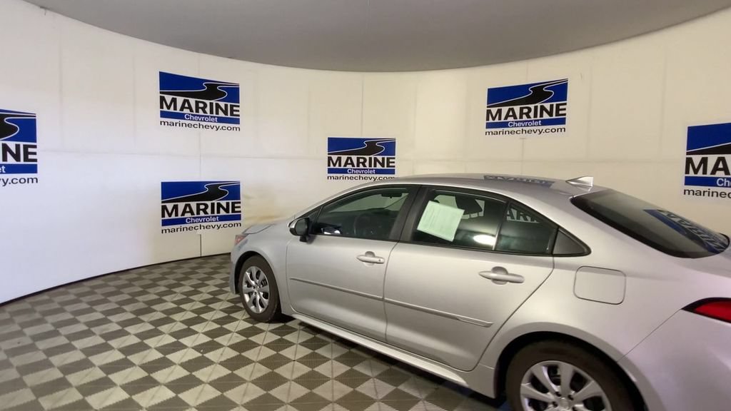 Used 2025 Toyota Corolla LE FWD image 8