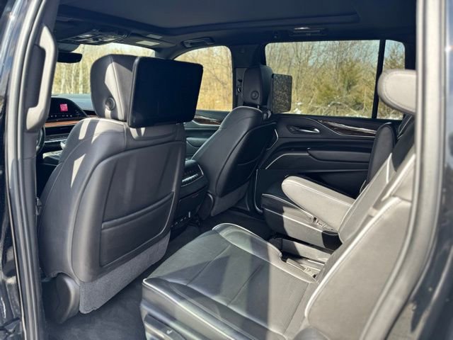 Used 2021 Cadillac Escalade ESV Premium Luxury w/ LPO, Radiant Package image 15