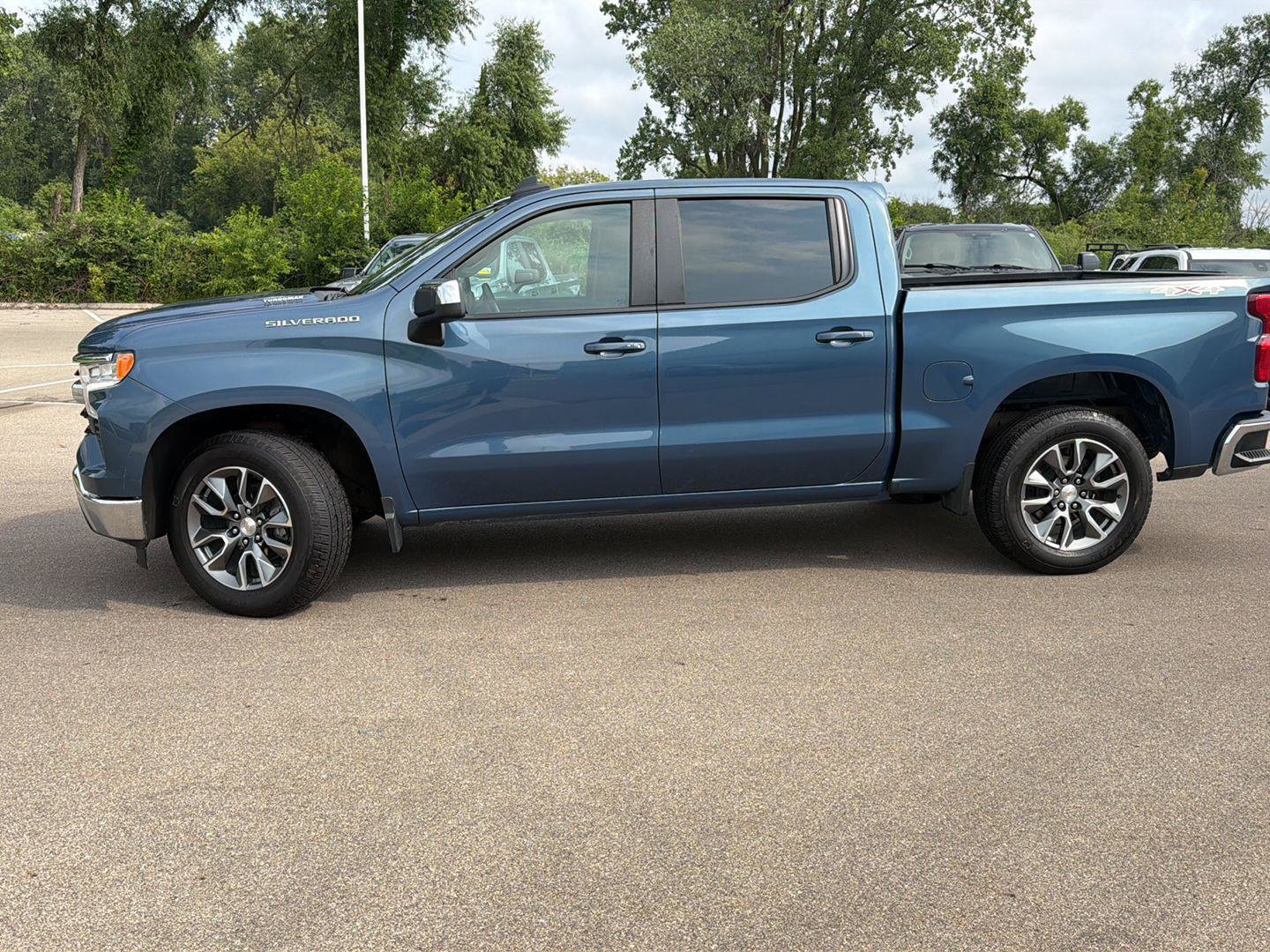 Used 2024 Chevrolet Silverado 1500 LT AWD/4WD image 2