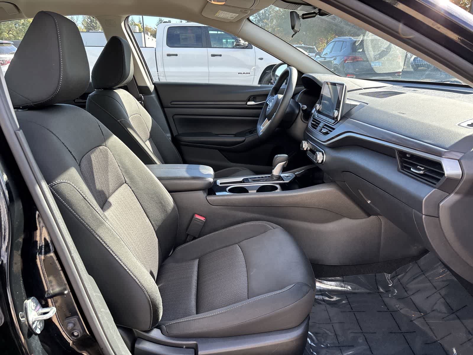 Used 2024 Nissan Altima 2.5 SV FWD image 8