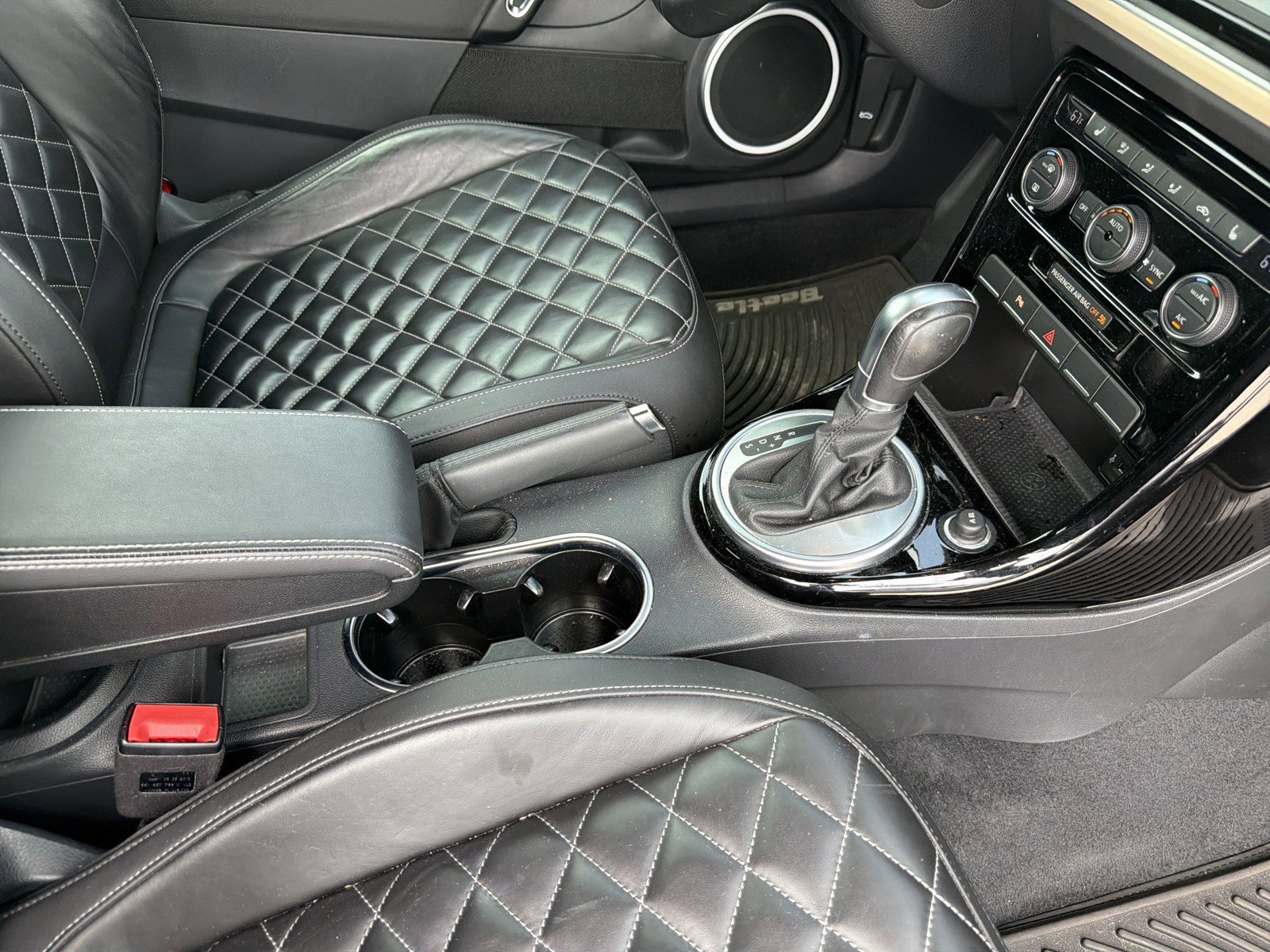 Used 2019 Volkswagen Beetle 2.0T SE FWD image 28