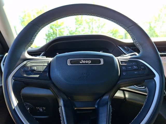 Used 2023 Jeep Grand Cherokee L Limited w/ Black Appearance Package AWD/4WD image 20
