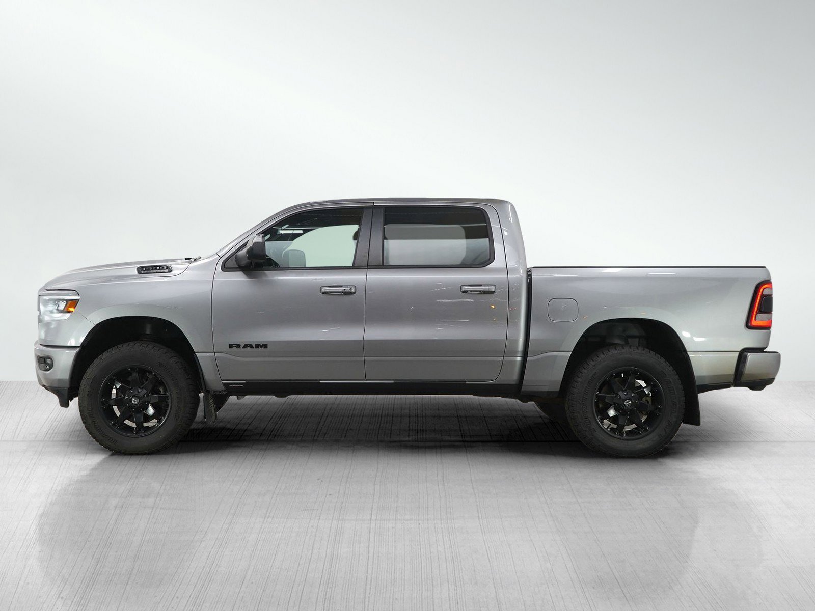 Used 2019 RAM 1500 Sport w/ Level 2 Equipment Group AWD/4WD image 2