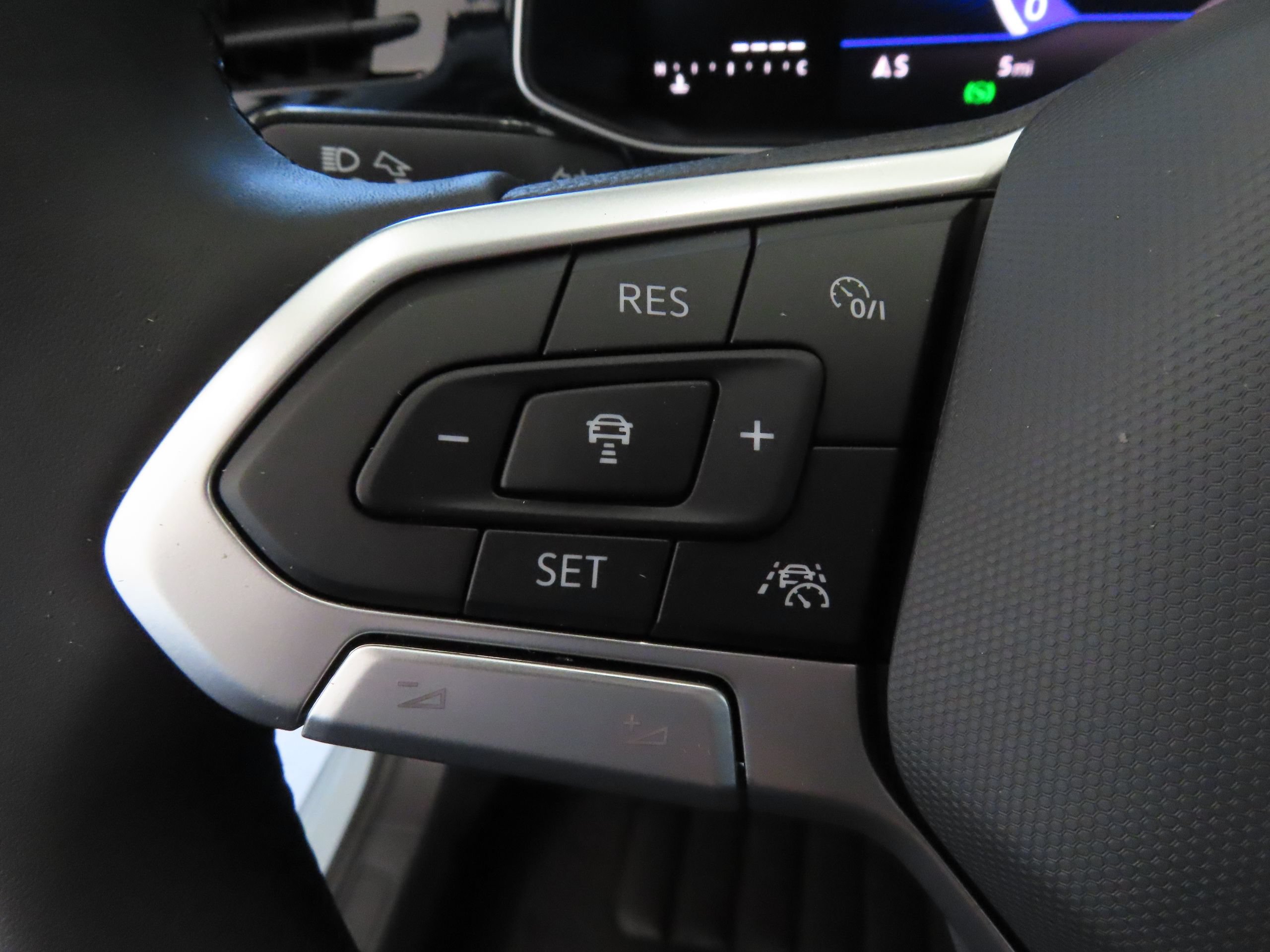 New 2026 Volkswagen Jetta SE FWD image 13