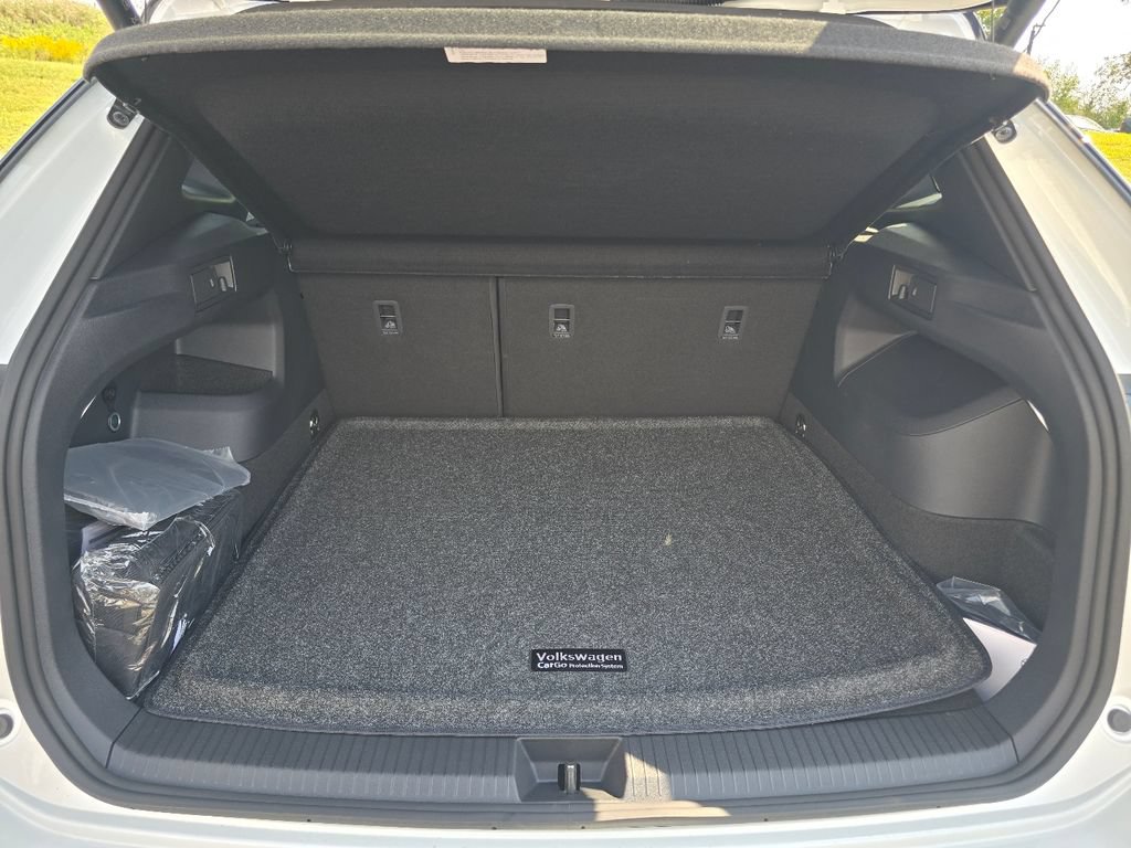 New 2026 Volkswagen Tiguan SE R-Line AWD/4WD image 14