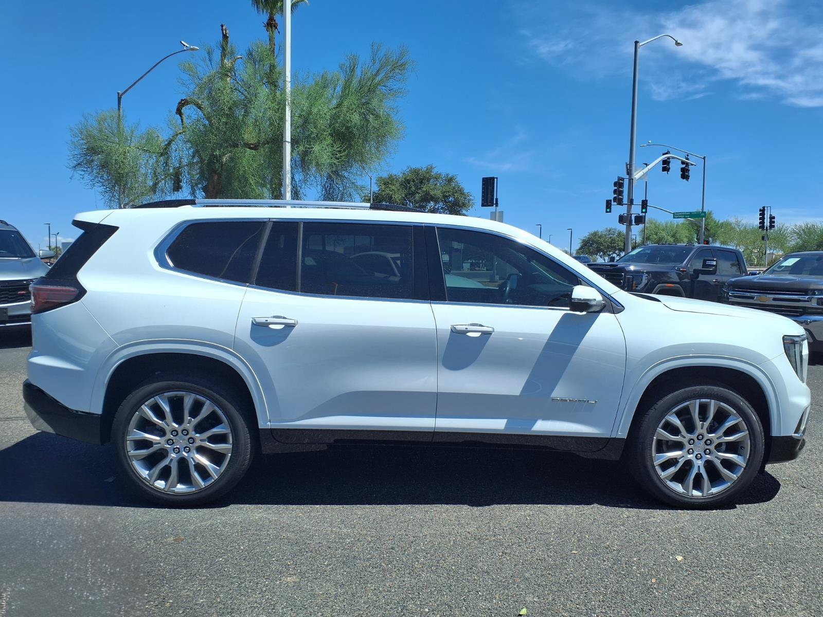 Used 2026 GMC Acadia Denali FWD image 4
