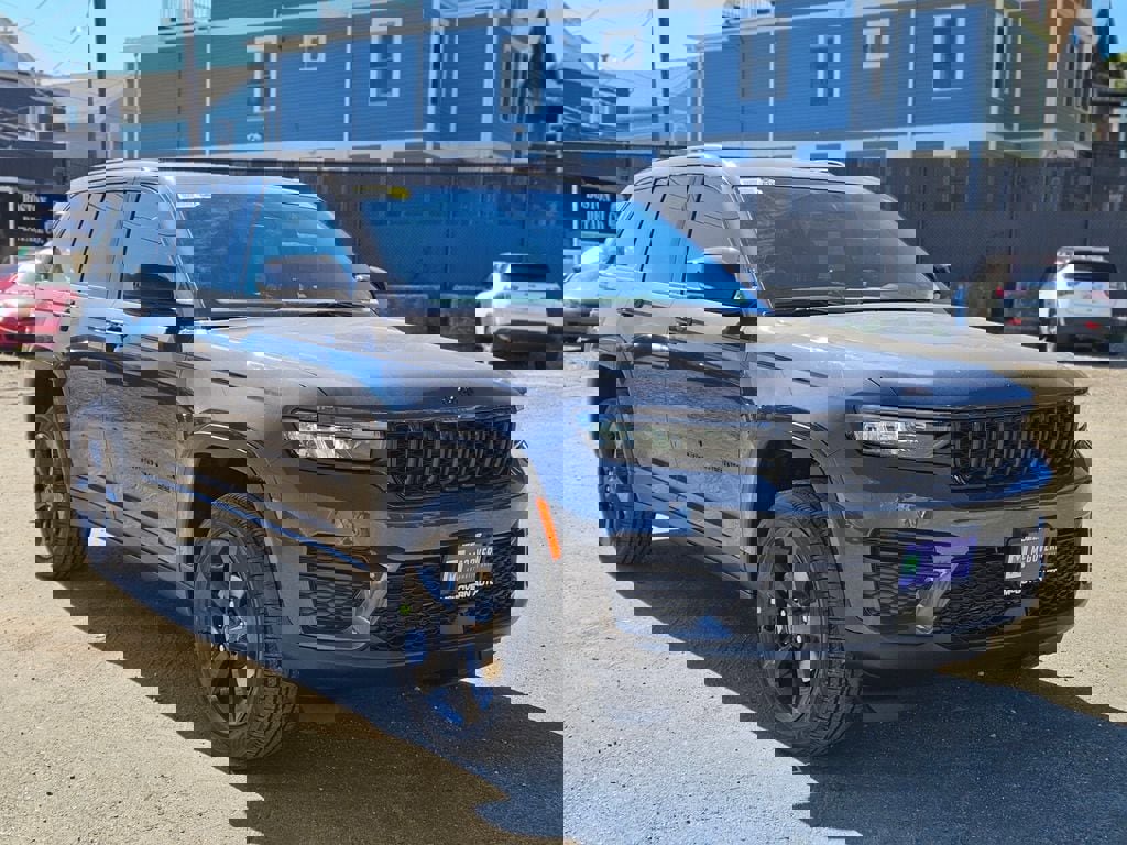 New 2025 Jeep Grand Cherokee Altitude image 7